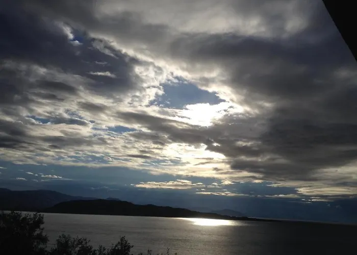 Maria Corfu Loustri Πανσιόν Γιμάρι